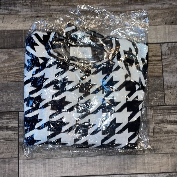 NWT SIX/FIFTY Black & White Super Soft Boxy Fit Sweater in size M - Picture 5 of 7